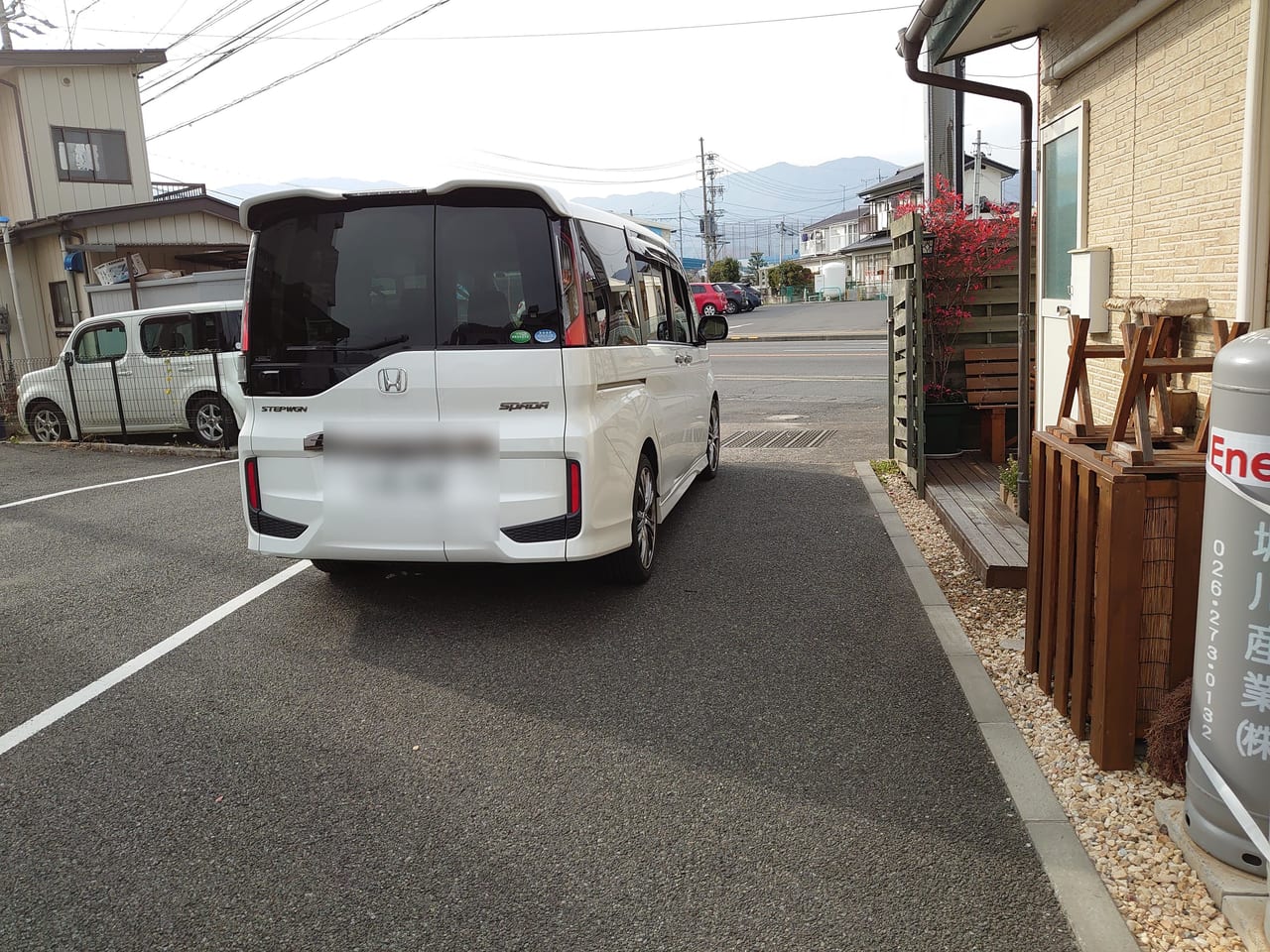 LuckyCrepeHouseの駐車場