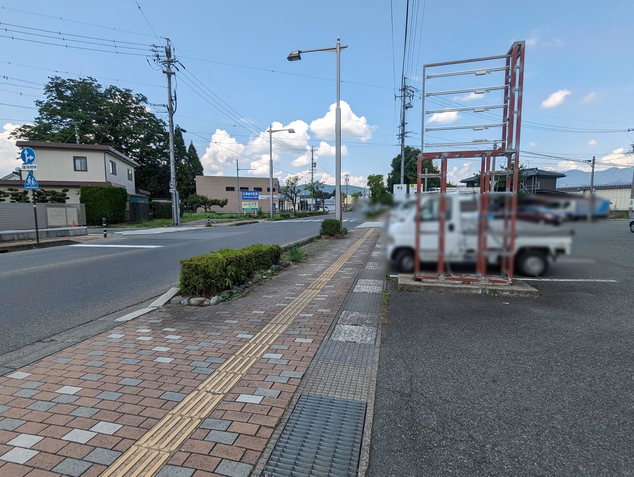 スタッフ募集の大きな看板が出ていたので