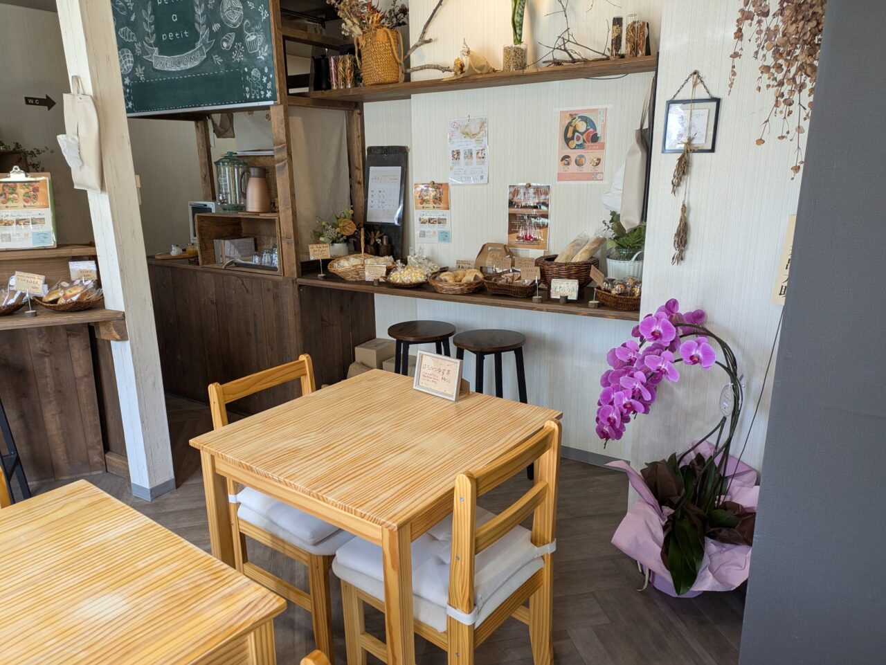 ベーカリー＆カフェ
petit a petit