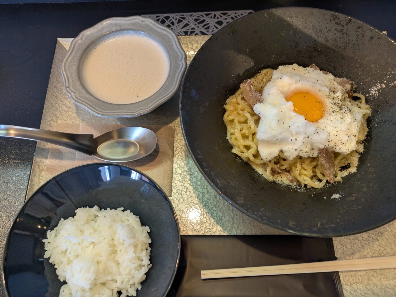 東京家系【超クリーミー!泡カルボまぜそば】